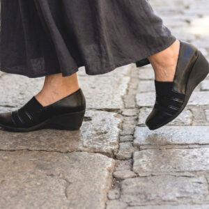 Kadın Siyah Anne Ayakkabısı Ortopedik Dolgu Topuk – Şık Rahat Günlük Model