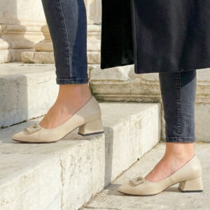 Kadın Bej Tokalı Topuklu Babet – Kare Topuk, Sivri Burun, Şık Günlük Ayakkabı